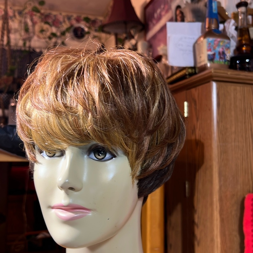 Silhouette first name in hair wig